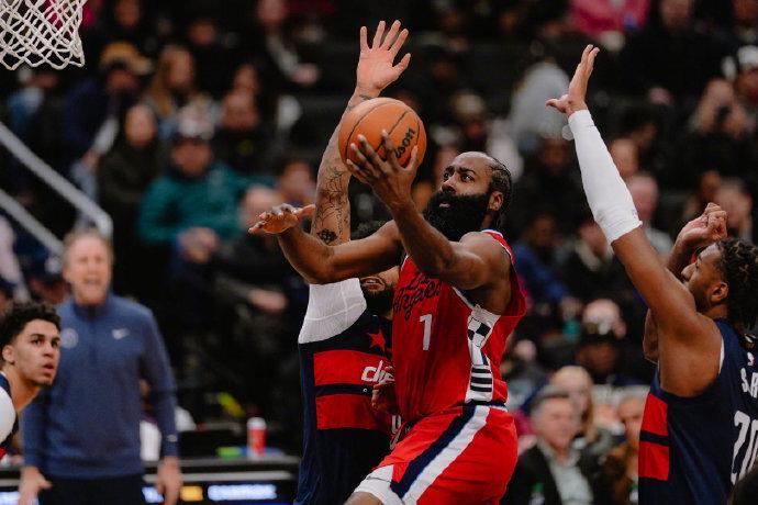 世界杯官网入口-6连胜重返前十！哈登36+7+9罚球20中18 小卡伤停快船险胜奇才